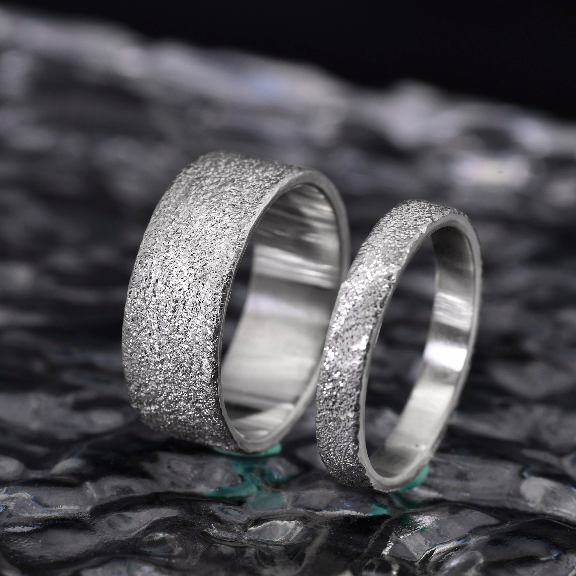 Personalized Gypsophila Shining Couple Ring Set will change with Light Reflection/galaxy of stars band/wedding engagement promise ring 3&6mm
