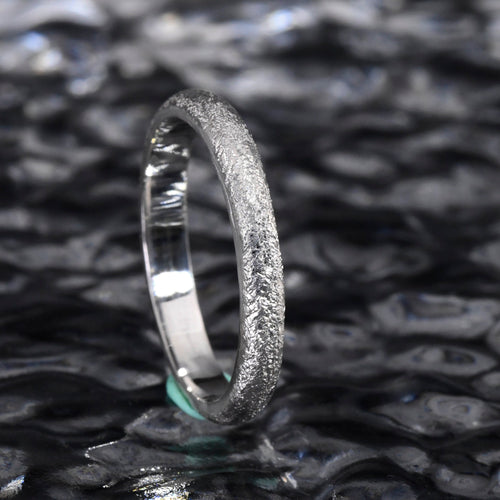 Slim personalized silver band with Gypsophila shining texture